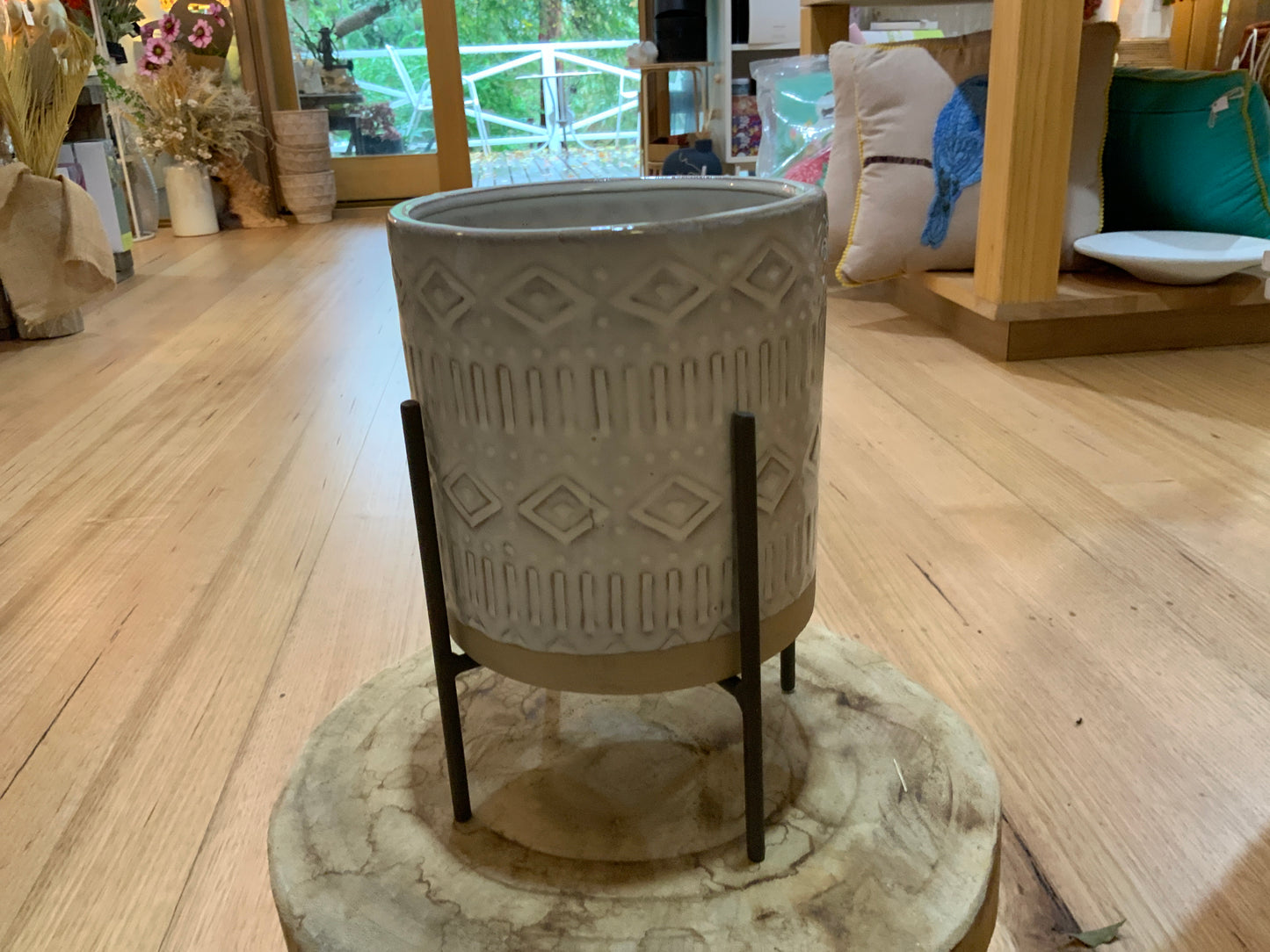 Lavida -Planter on metal stand